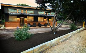 Green Acres Cottages - New Braunfels Suite
